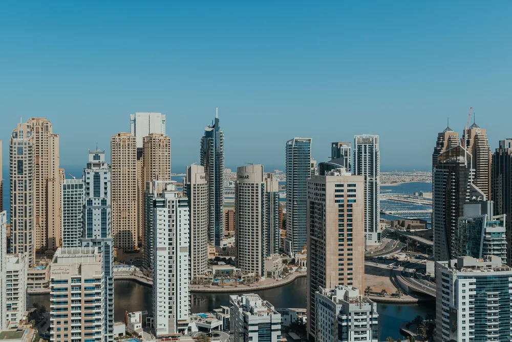 Wolkenkrabbers van de skyline van Dubai.