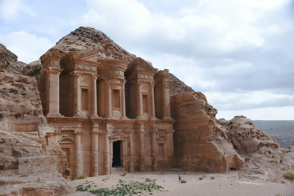 Historische rotsarchitectuur van Petra in Jordanië.